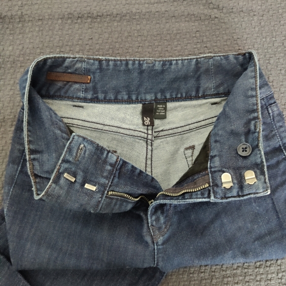 Club Monaco, 26 - dark denim jeans with clasp enclosure - Picture 9 of 10